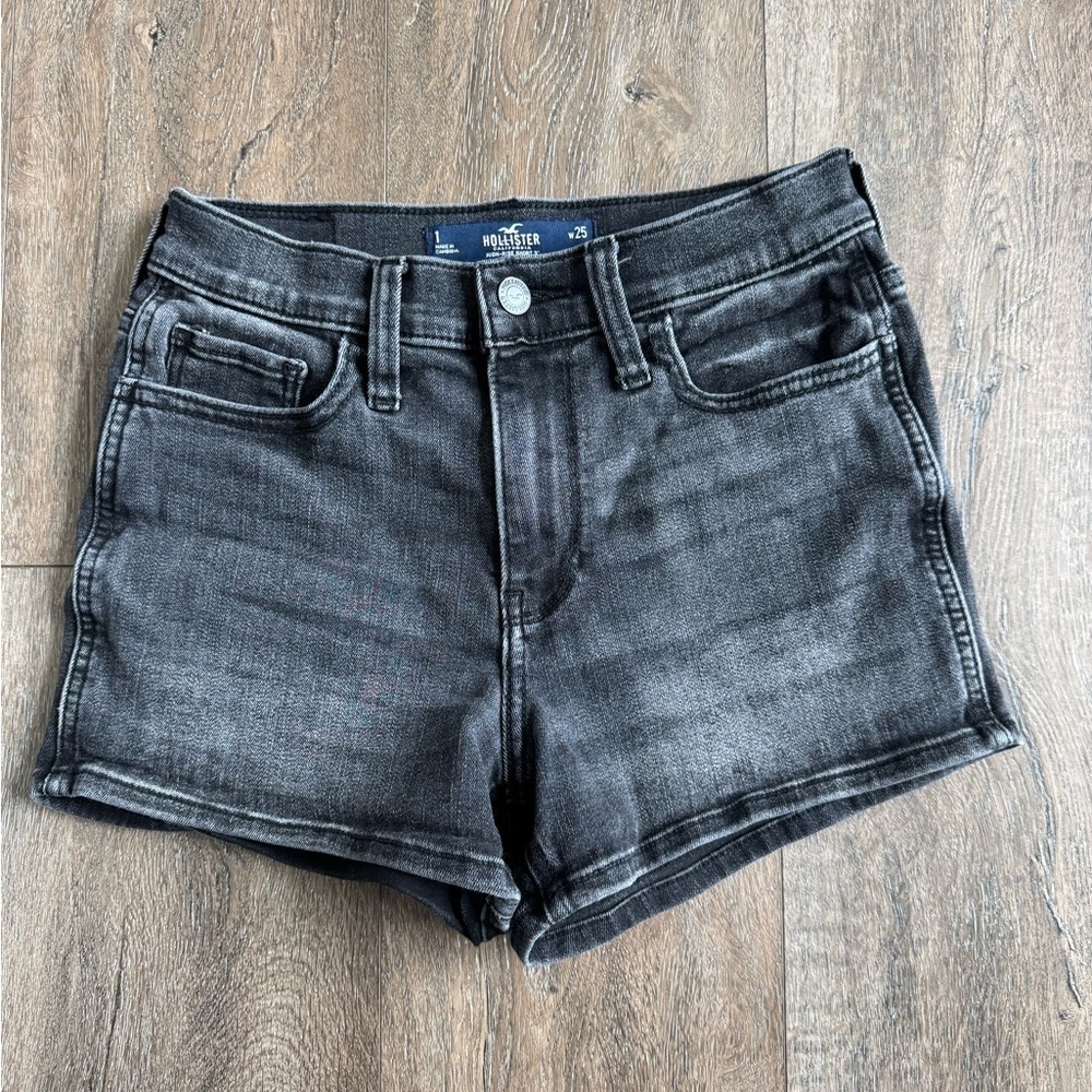Hollister Jean Shorts. Black, great used condition. Women’s size 1/25.
